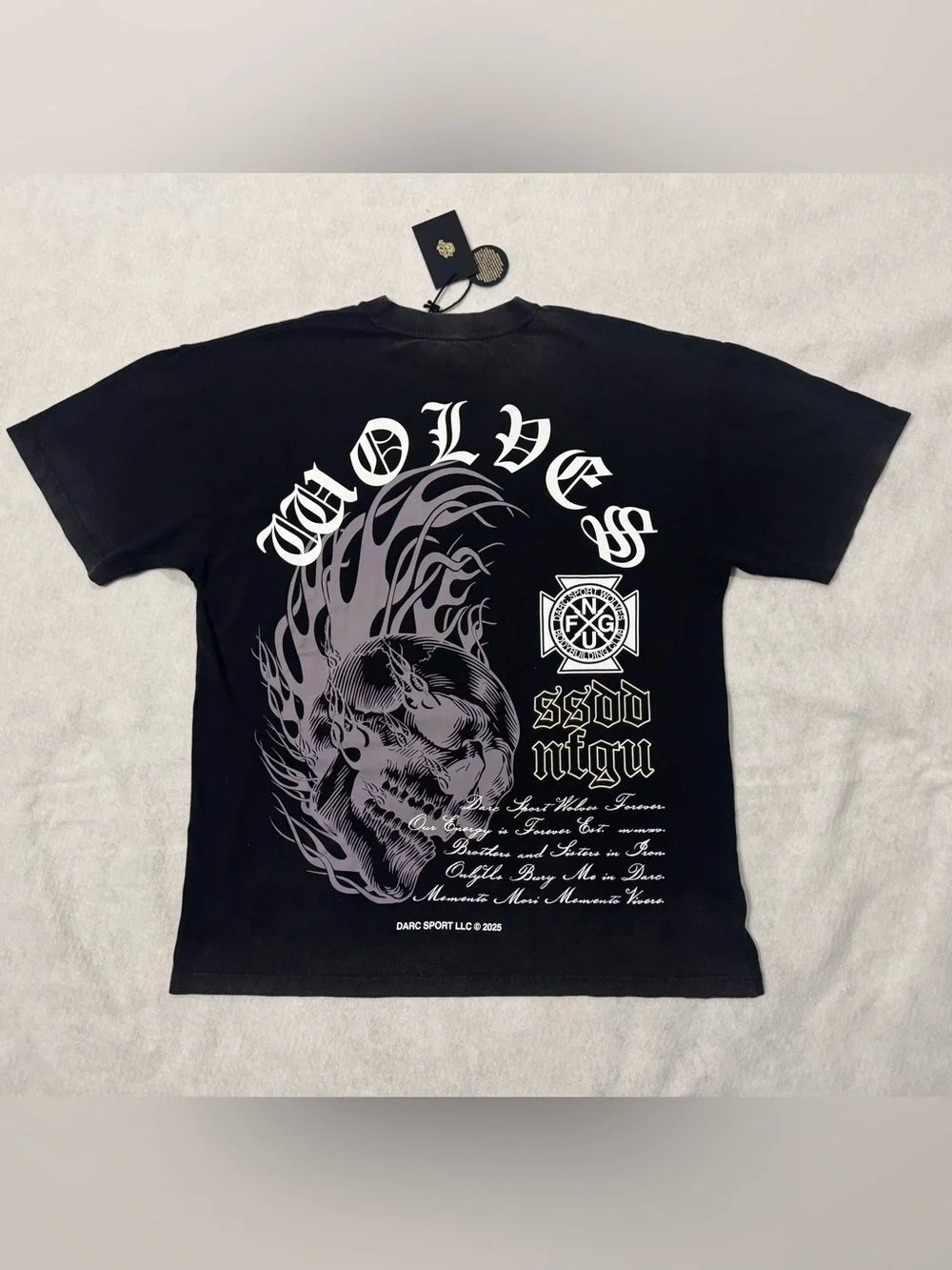 Darc Sport Wolves Through Hell Medium NWT